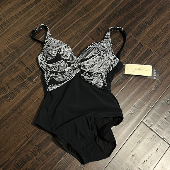 BNWT profile by Gottex one piece bathing suit - Picture 1 of 6